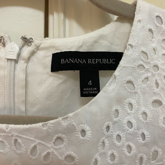 Banana Republic eyelet flutter sleeve dress - Picture 4 of 6